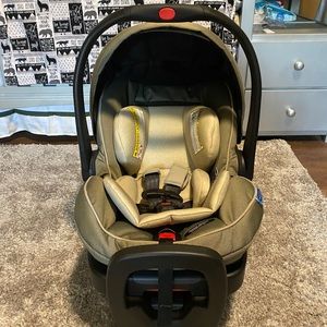 Graco SnugRide SnugLock Extend2Fit 35 Infant Car Seat